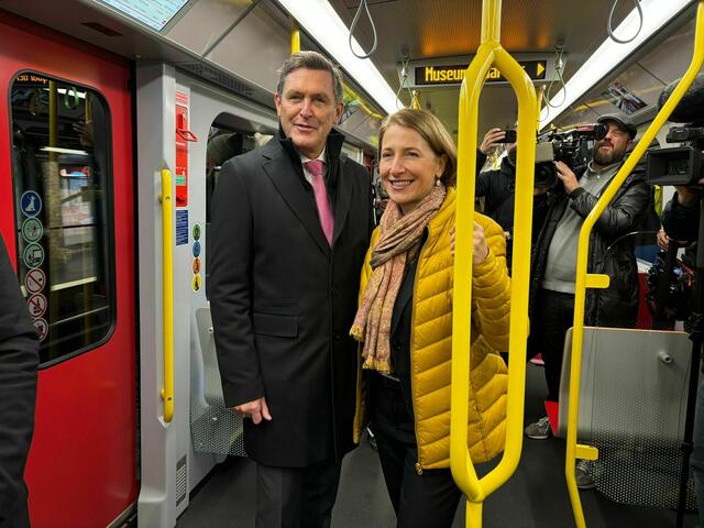 Öffi-Stadtrat Peter Hanke (SPÖ) und Wiener Linien Geschäftsführerin Gudrun Senk zuletzt beim Termin zur Wiedereröffnung der U2-Stammstrecke. | Foto: Johannes Reiterits/MeinBezirk