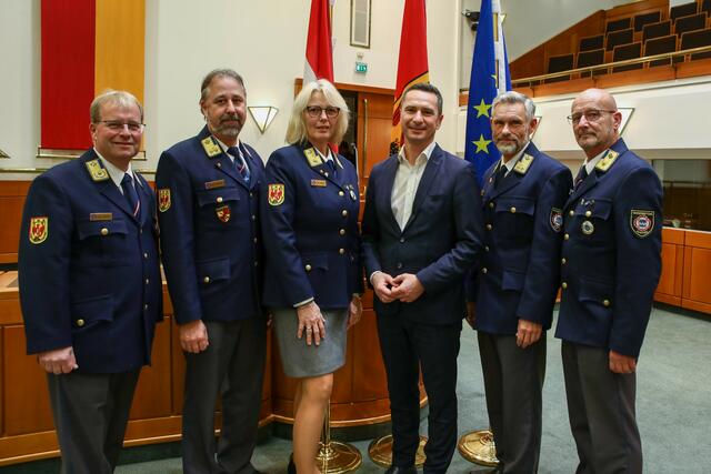Gruppenbild mit der Wasserrettung | Foto: Landesmedienservice