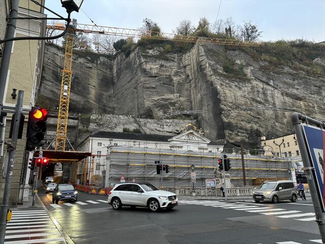 Im Bereich zwischen Neutor und Museumsplatz wird eine Begegnungszone „Salzburger Innenstadt“ eingerichtet. Sie umfasst vier historische Plätze: Herbert-von-Karajan-Platz, Bürgerspitalsplatz, Anton-Neumayr-Platz und Museumsplatz. Ziel ist, die Aufenthaltsqualität zu verbessern. | Foto: Schrofner