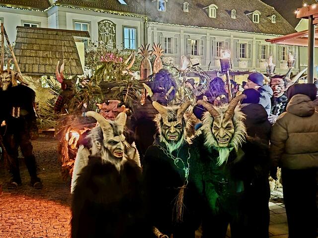Zahlreiche schaurige Gesellen trieben auf dem Hartberger HAuptplatz ihr Unwesen. | Foto: Stadtgemeinde Hartberg