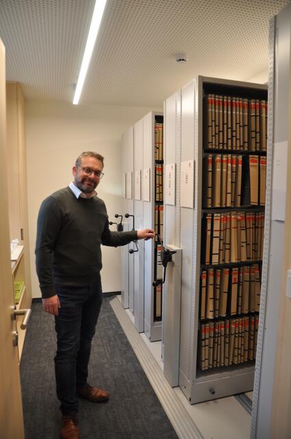 Das Gemeindearchiv ist dank technisch modernster Regale klein und kompakt. | Foto: Christian Parth