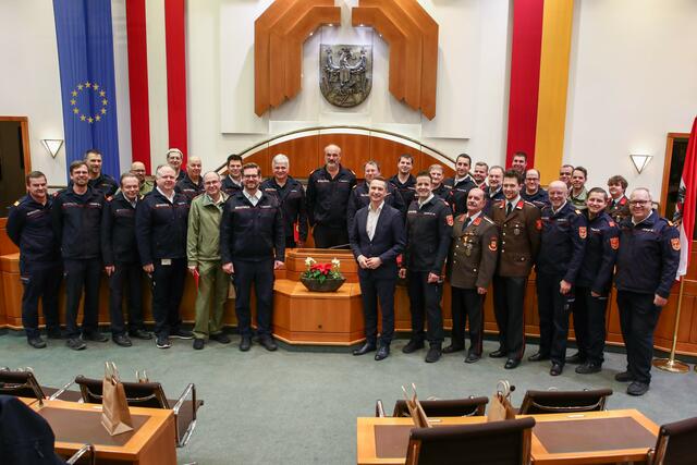 Gruppenbild mit den Freiwilligen Feuerwehren | Foto: Landesmedienservice