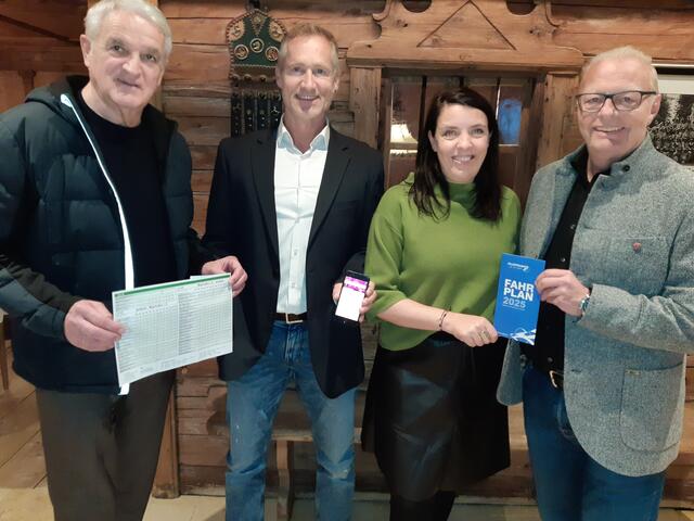 Freuen sich über die Fahrplanerweiterung von links nach rechts: PV-Obmann Bgm. Hansjörg Jäger, Mobilitätskoordinator Dipl.-BW Andreas Knapp MBA, VVT-Prokuristin Nicol Saxer und ZVB-Vorstand Andreas Lackner
 | Foto: PV Zillertal
