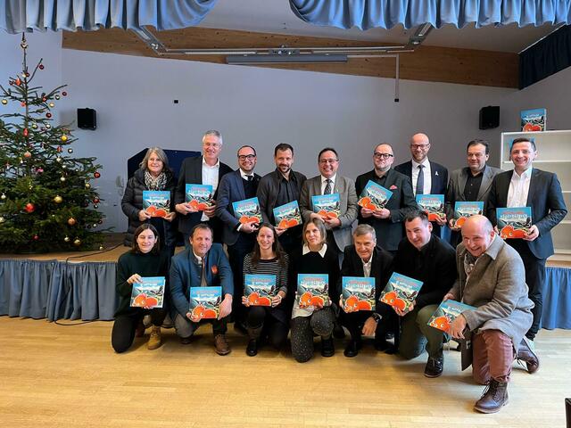 Zur Pressekonferenz gekommen waren zahlreiche Vertreter der 16 Gemeinden im nördlichen und südlichen Wipptal sowie alle Beteiligten des grenzüberschreitenden Interreg-Projektes.  | Foto: Regio Wipptal