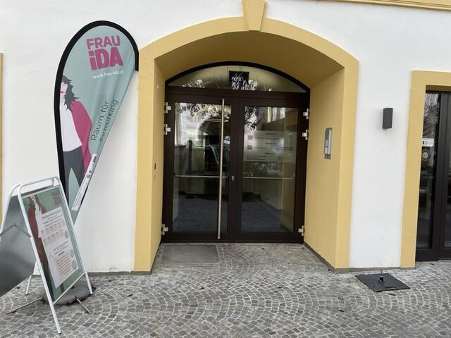 Frau iDA: Projektstandort ist der Hauptplatz in Zwettl. | Foto: Jana Urtz