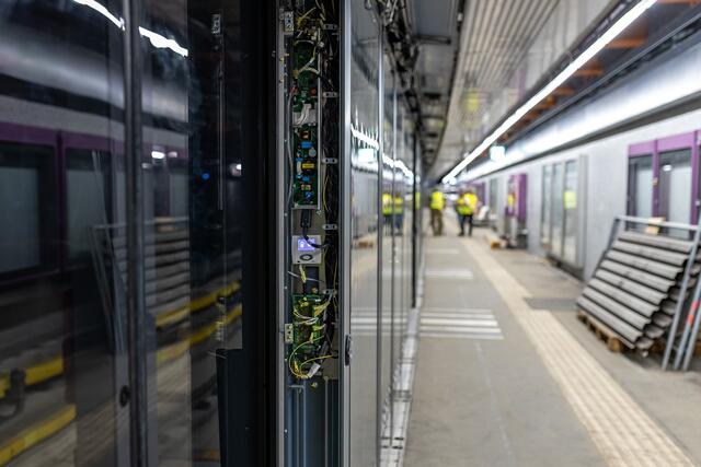 Zunächst seien Bahnsteigtüren durch Erdbewegungen kaputtgegangen. Später haperte es dann an der "Kommunikation" zwischen den einzelnen Komponenten. | Foto: Döringer/Wiener Linien