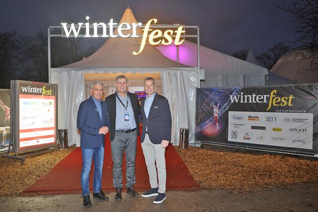 Die Monatssieger der Progress-Out-of-Home-Trophies standen fest, der Buzzer war bereit und frei nach dem Motto „Yes I scan, Yes I vote & Yes I win“ startete am 4. Dezember im Rahmen des Openings beim Winterfest die Publikumswahl zur Progress-Out-of-Home-Jahrestrophy. | Foto: Progress Werbung