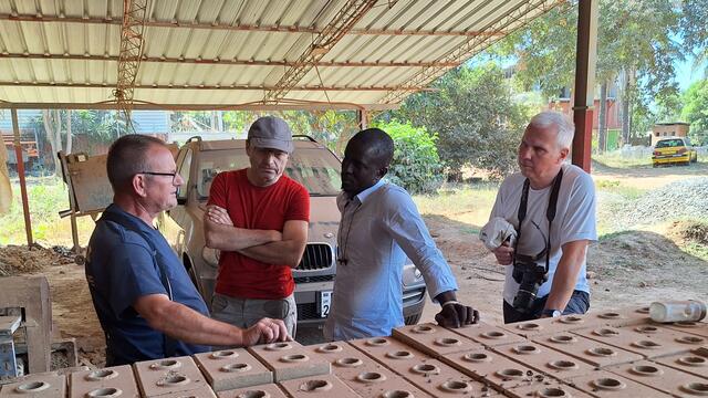 Hier in diesem Skill-Center in Tanji/GAMBIA wird Jugendlichen die Möglichkeit gegeben, sich in fünf Berufen ausbilden zu lassen. 
