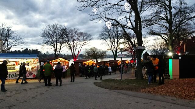 Gute Unterhaltung und weihnachtliche Köstlichkeiten erwarten die Gäste! ... | Foto: © Silvia Plischek