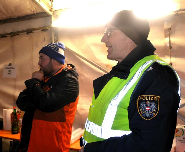 Vor dem Umzug wurden die Teilnehmer zur Mäßigung aufgerufen