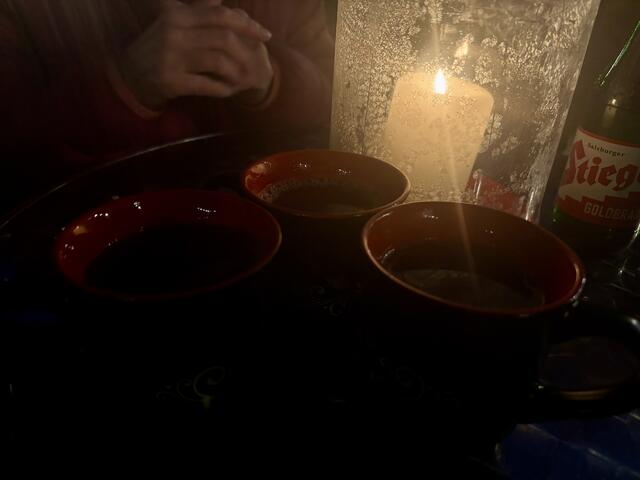 Glühwein, Glühmost und Kinderpunsch wärmten die Besucher. | Foto: Carmen Kurcz