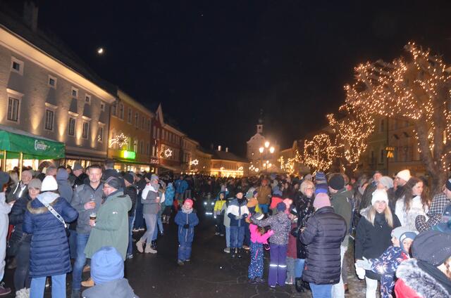 Dichtes Gedränge herrschte am Nikolaustag auf dem Hauptplatz in Gmünd