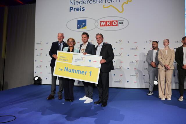 0569: Klaus Schneeberger, Johanna Mikl-Leitner, Dan Ittu und Wolfgang Ecker. | Foto: Kathrin Schauer