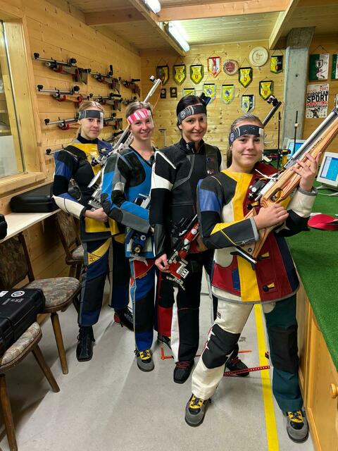 "Eine für Alle. Alle für Eine" scheinen sich hier Tamara Wallensteiner Angelika Wallner Pia LiebhartAmelie Wallensteiner (v. r. n. l.) zu sagen.  | Foto: Kerschbaumer/KK