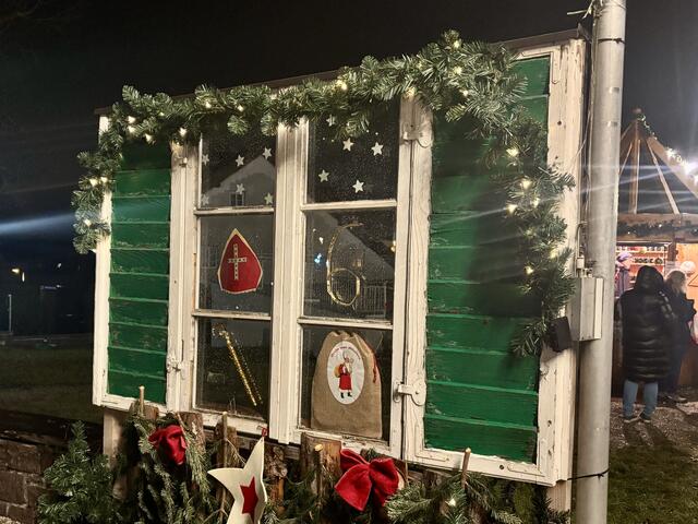 Das Adventfenster. | Foto: Carmen Kurcz