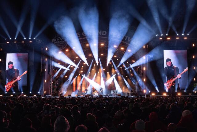 Rund 9.500 Besucherinnen und Besucher waren am Samstag zum Konzert von Sting nach Schladming gekommen. | Foto: Harald Steiner