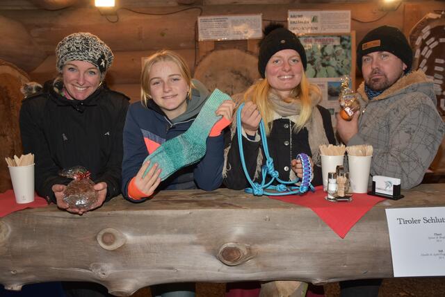 Das war d' Weihnocht im Woid 2024 in den Holzwelten Pabneukirchen. Die Familie Schenker aus Tirol schon "echte" Pabneukirchner. | Foto: Robert Zinterhof