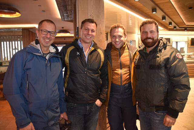 V.l.: Hotelier Matthias Müller, TVB-Vorstand Lukas Rasinger, der Schönberger TVB-Ortsobmann Johannes Steixner und Serlesbahnen-GF Leonhard Rasinger | Foto: Kainz