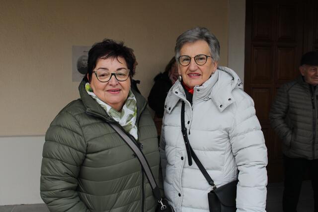 (v.l.n.r) Maria Schwarzbauer und Katharina Halbauer aus Wallern freuen sich auf das Konzert. 