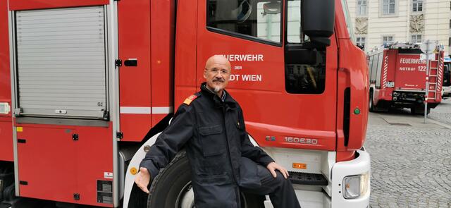 Die Berufsfeuerwehr ist 365 Tage im Jahr für dich im Einsatz. Christian Feiler verrichtet unter anderem in der Wache am Hof Dienst. | Foto: Martin Zimmermann