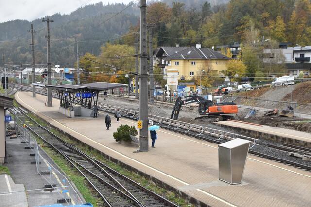 Wegen dringender Weichenarbeiten ist der Bahnhof Fritzens-Wattens am Sonntag gesperrt – Schienenersatzverkehr sichert die Verbindung. | Foto: Kendlbacher