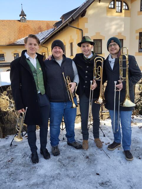 Weihnachtliche Klänge mit dem Blasmusikquartett aus St. Gallen  | Foto: Veronika Frank