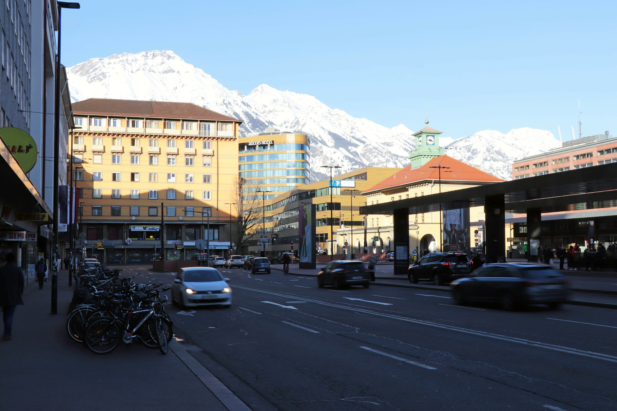 Südtiroler Platz: Italiener (30) nach versuchtem Handydiebstahl von
