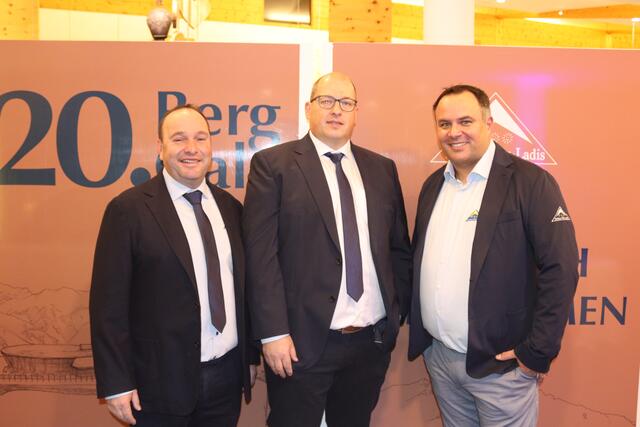 Das Führungstrio der Bergbahnen Fiss, im Bild sind: Martin Pregenzer (Geschäftsführer), Prokurist Paul Krismer und Michael Schöpf (Geschäftsführer).  | Foto: Elisabeth Zangerl
