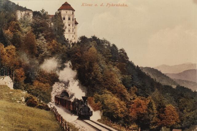 Dampflokomotive mit Schloss Klaus, ca. 1909 | Foto: Topothek der Gemeinde Klaus