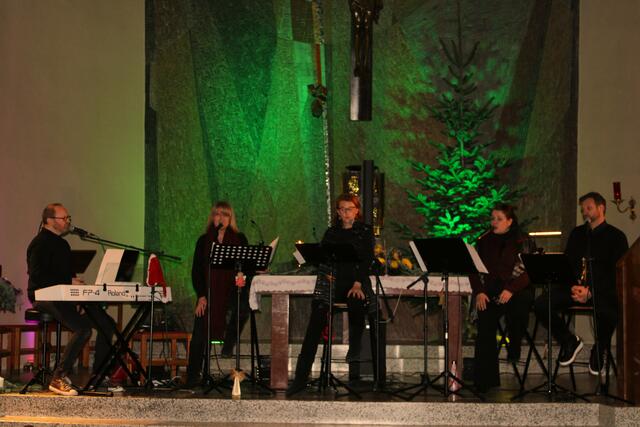 Die Fink Singers bringen weihnachtliche Klänge in die Pfarrkirche Pamhagen. 