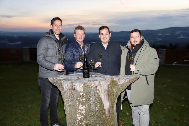 Jubilar Thomas Moser (2.v.l.) mit Bgm. Andreas Schneider, Franz Martin Seidl und Lukas Schmallegger. | Foto: Alfred Mayer