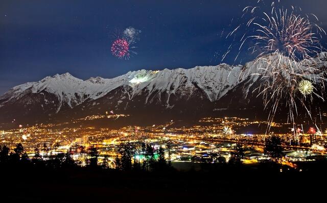 Der Jahreswechsel in Innsbruck. Mit dem Bergsilvester soll ein Höhepunkt geboten werden. | Foto: Tobias Oetzbrugger