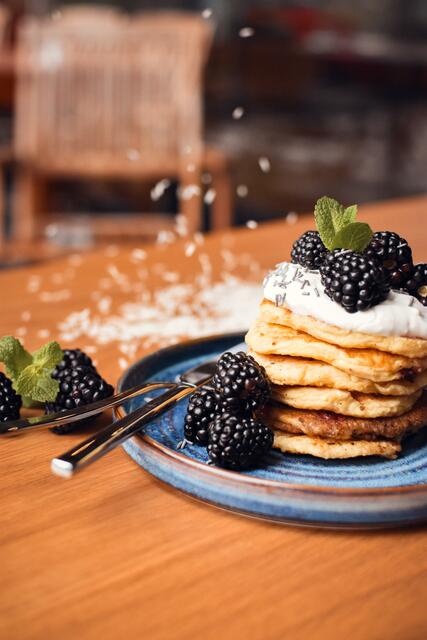 Auf 144 Seiten finden sich über 50 Rezepte: vom Frühstück über Süßspeisen bis zu pikanten Gerichten ist für jeden Geschmack etwas dabei. In Szene gesetzt von Mana-Teresa Donner.  | Foto: Mana-Teresa Donner 