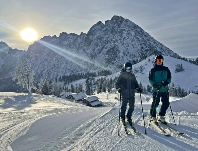 Pistenspaß wurde den Wintersportlern bei Sonnenschein bei der Aussichtsbergbahn und dem Angeralmlift geboten. | Foto: Hörmandinger
