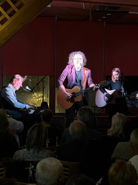"Klingeling" in Badersdorf: Chris Heller, Jimmy Schlager und Babsy Habitzl in "Aloisia Mehlspeis und Kaffeestubn". | Foto: Daniela Muhr