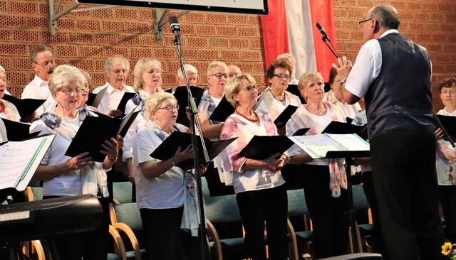 Nach dem Konzert lädt die Singgemeinschaft Feldkirchen im Pfarrheim zu Glühwein und Gebäck. | Foto: Edith Ertl