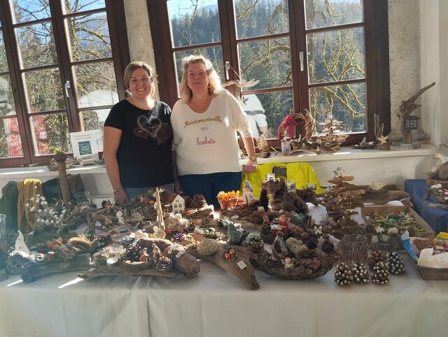 Schwemmholz aus der Enns wird in kleine Kunstwerke verwandelt. | Foto: Veronika Frank