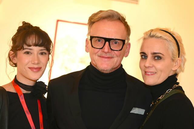 Leah Pires, Peter Pansky, Michaela Thalhammer (v. l.) hatten einen großen Anteil am ausgezeichneten Gelingen der Charity und dem Loseverkauf.  | Foto: Fotocredit Josef Bodner/KK