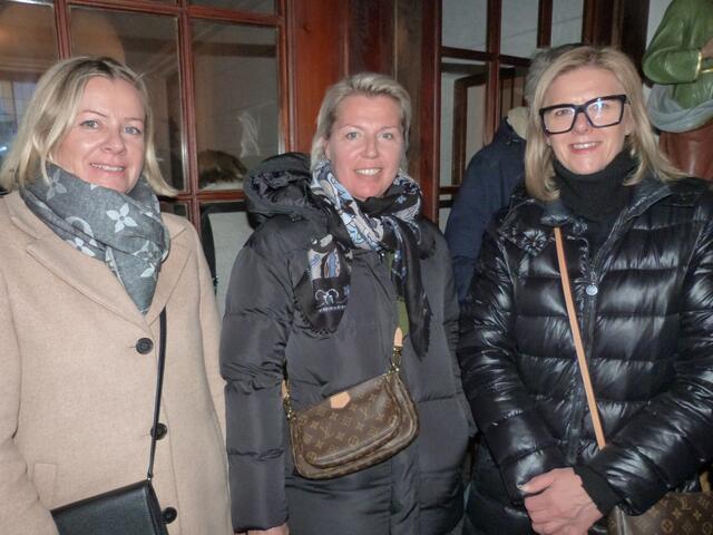 Gespannt warteten die Gäste auf den Beginn des Adventkonzerts. 