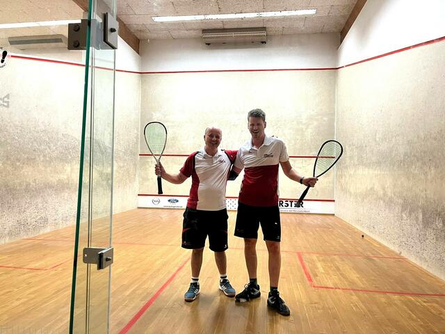 Sandor und David mit Gruß aus Lauterach. | Foto: Holl