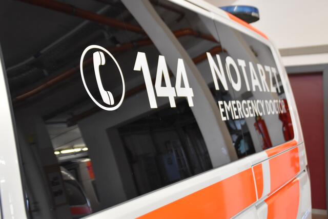 Der Verletzte wurde in das LKH Südsteiermark in Wagna eingeliefert.