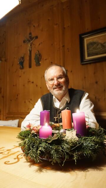Pfarrer Christoph spricht über die Bedeutung von Weihnachten.