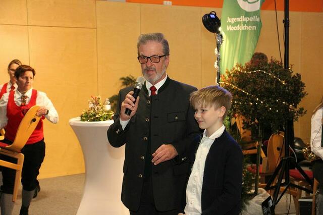 Engelbert Huber und Patrick Bumb begrüßten zahlreiche Gäste. | Foto: Cescutti