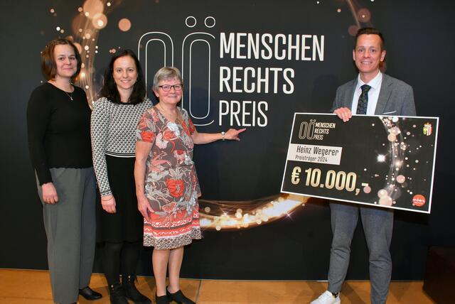  Menschenrechtspreisträger Heinz Wegerer mit Mutter und seinen Schwestern.  | Foto: Robert Zinterhof