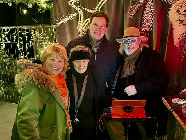 Sigrid Schimpl, Dani Mureny, Florian Pacher und „Gerry T“ freuen sich schon auf „Fire and Ice“ auf der kleinen Eisbahn (v.l.n.r.).  | Foto: Florian Pacher