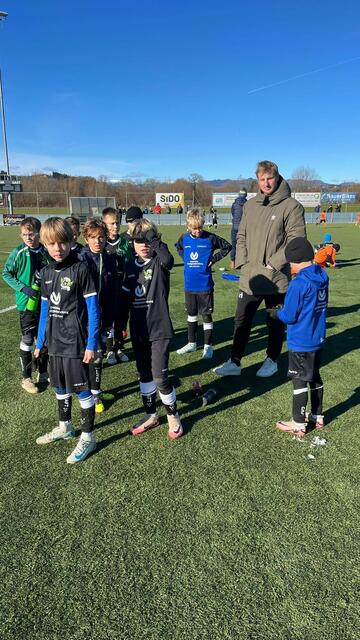 Martin Hinteregger mit seinem Team beim Entwicklungscup. | Foto: SVG