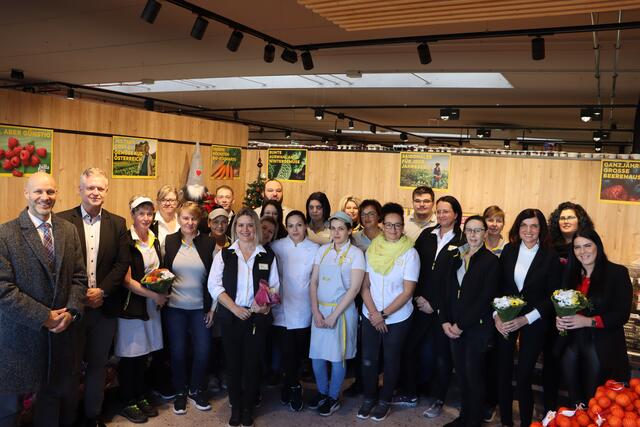 Die Mitarbeiterinnen und Mitarbeiter des neuen Billa-Marktes in Zeltweg. | Foto: Billa AG