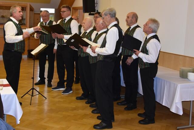 Der Männerchor Krieglach unter der Leitung von Stefan Rapp sorgte ebenfalls für besinnliche Stimmung. | Foto: BFVMZ Pusterhofer