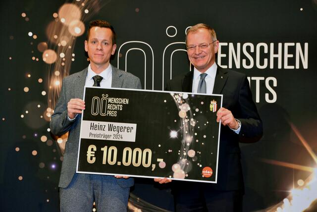 LH Thomas Stelzer und Menschenrechtspreisträger Heinz Wegerer, Arbing. | Foto: Robert Zinterhof