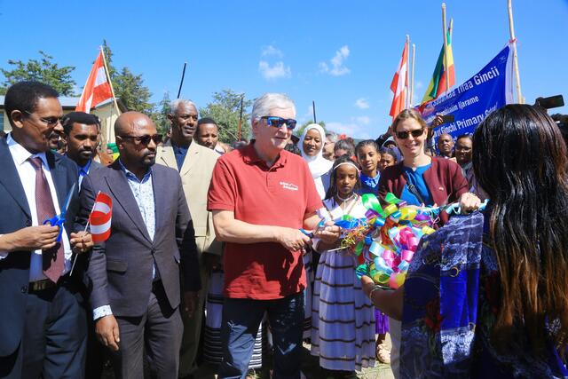Eröffnung der Ginchi HPS in der Provinz Amhara mit dem Regionalpräsidenten und der österreichischen Botschafterin in Äthiopien, Simone Knapp. | Foto: MfM